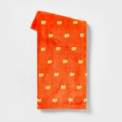 Mini Pumpkin Printed Halloween Throw Blanket - Hyde & EEK! Boutique™ Orange/gold - Image 4